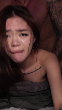 Sevimli Asyalı bir kızın sert gece sikişi, bu yüzden henüz sikilmedi