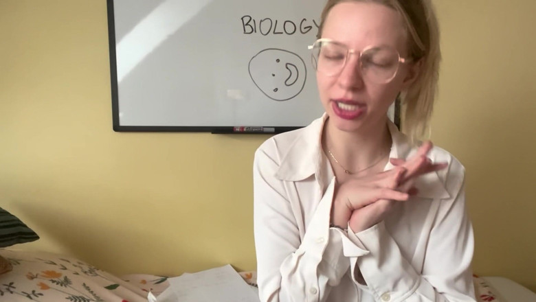Goddess_Bella_Rae: {richiesta personalizzata} L'insegnante monella ti prepote e prende i soldi...
