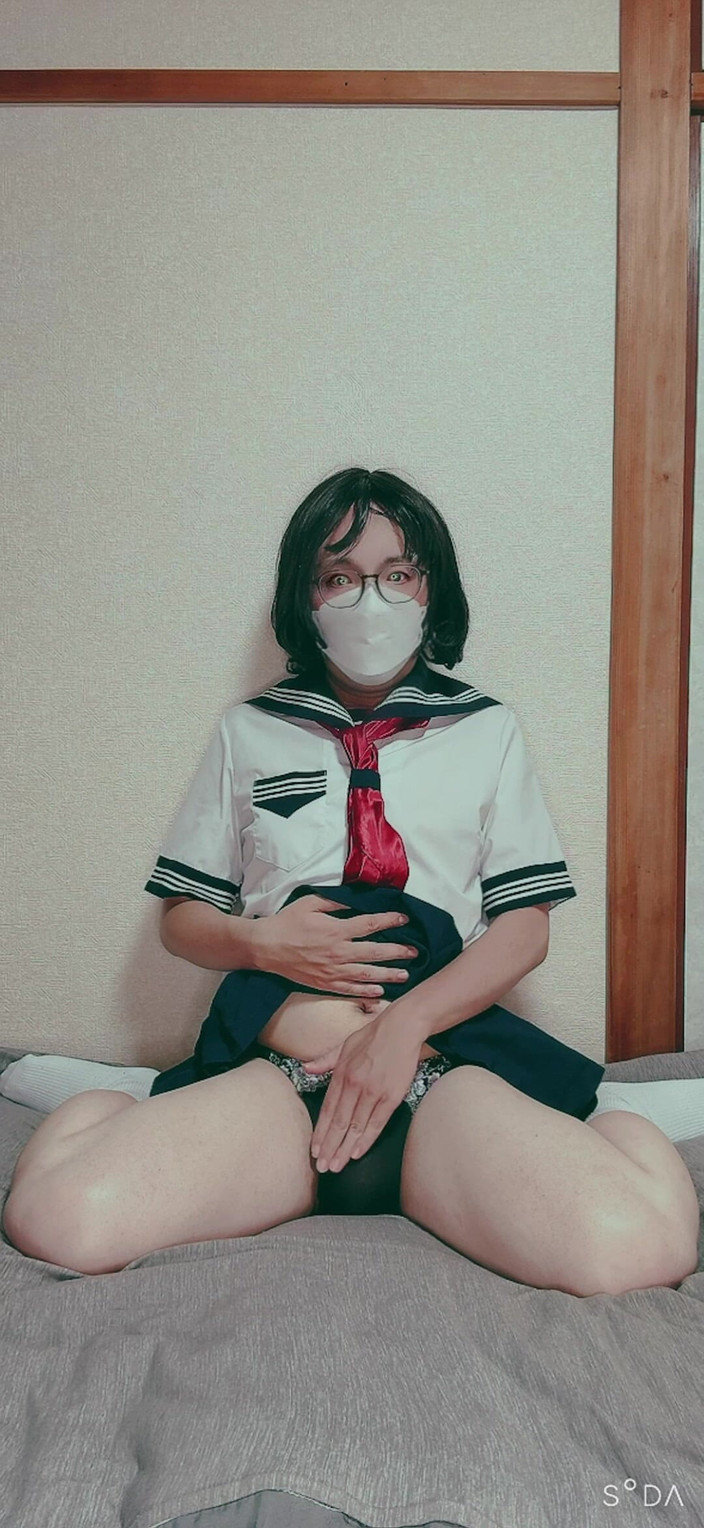 Madoka: Masturbující ladyboy v obleku Sailor