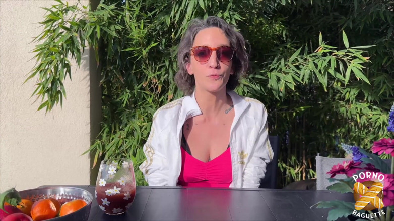 Porno Baguette: Lena, bella mora, viene scopata da due cazzi