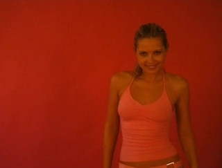 Flash Model Amateurs: Pierced blonde in sensual solo show