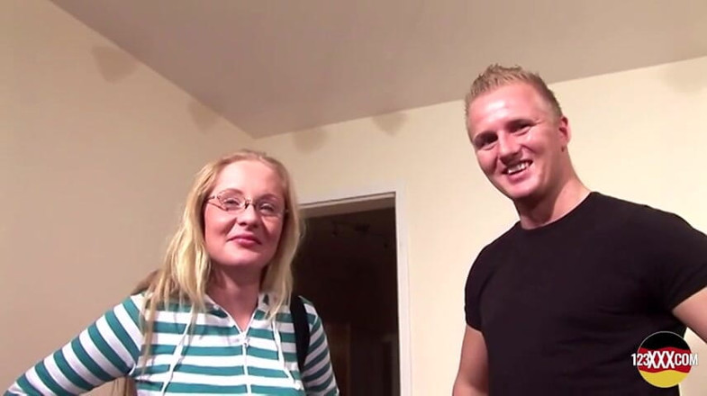 123XXX - 100% Amateurs: This Blonde Loves Bouncing on a Hard Cock