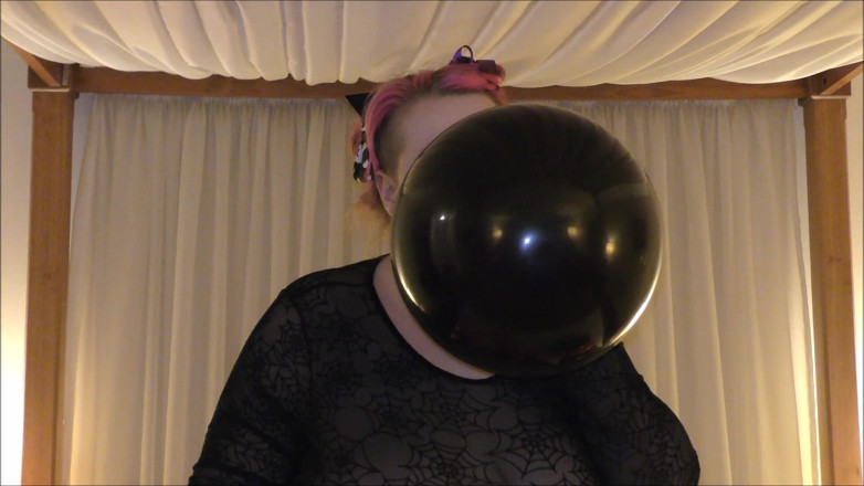 Mxtress Valleycat: BBW having fun with balloons