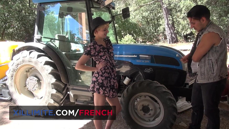 French girls at work: Sesso in campagna con un contadino