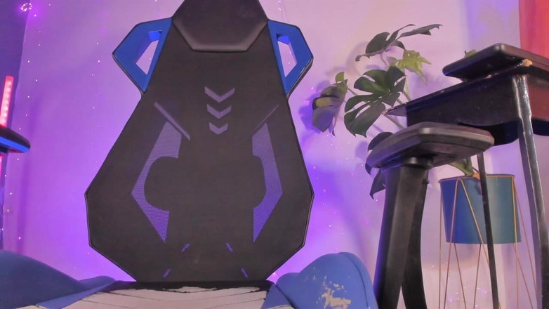 Bella Duval: Líže Své Nabité a Visící Koule