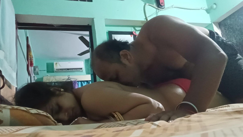 Hot couple26: Bhabhi's poesje doorboord met vinger