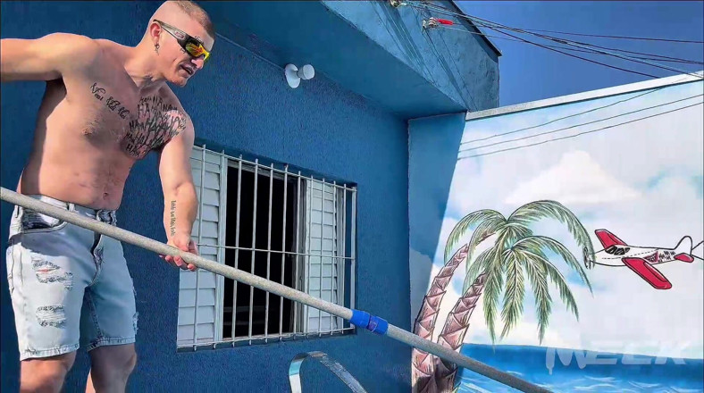 Meck ToyBoy: Havuzda güzel bir gün ve arkadaşla bir karmaşa..