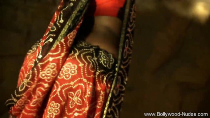 Bollywood Nudes: Cute indian teen dancing!