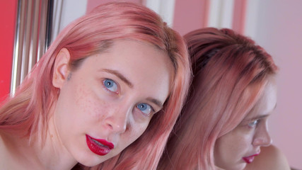 Loly Nebel Studio: Adorate la mia faccia, piccolo giocattolo