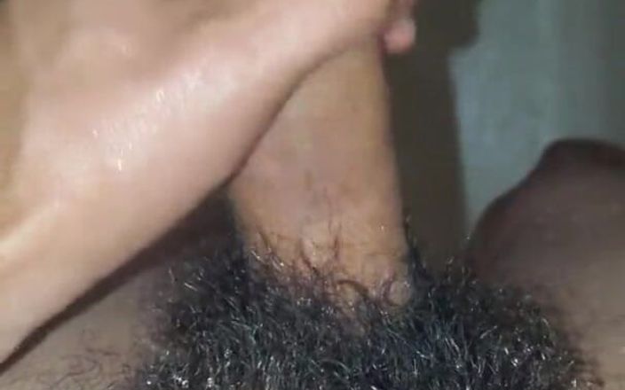 Z twink: 4k chico heterosexual sin cortar masturbándose en la ducha