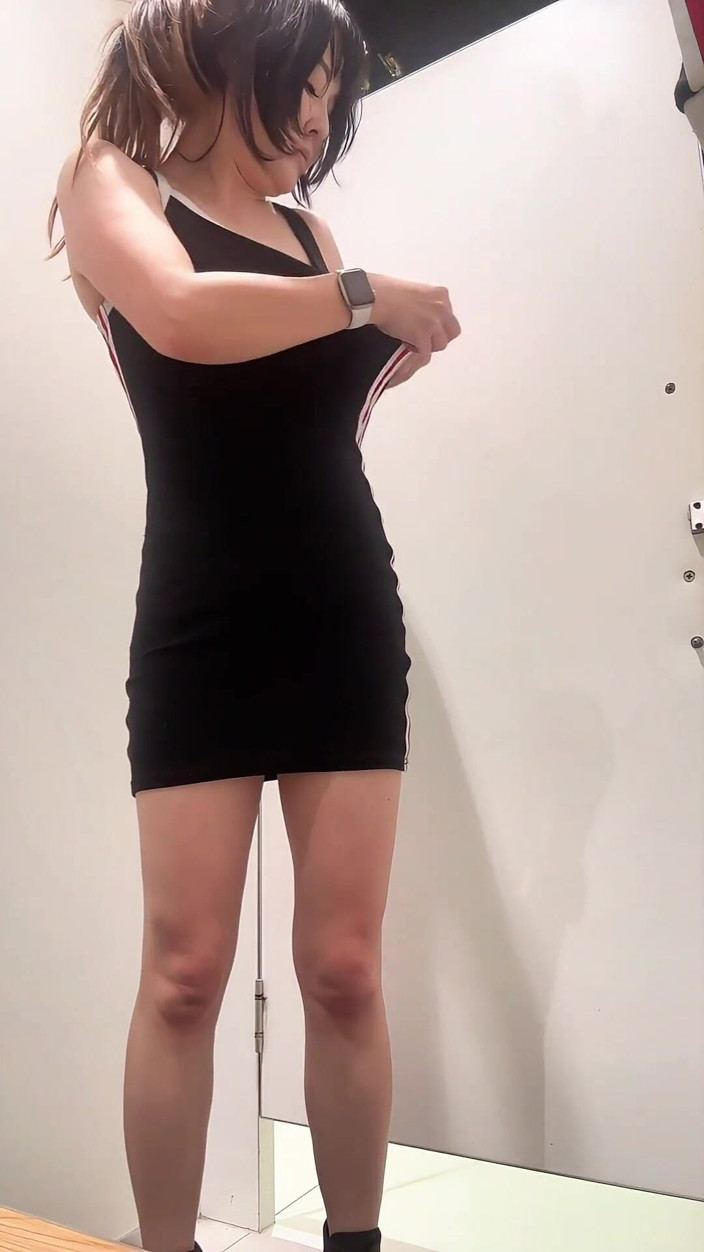 Miss Taiwan: Misstaiwan Clothes Shopping at the Mall Exposing Tits and Pussy