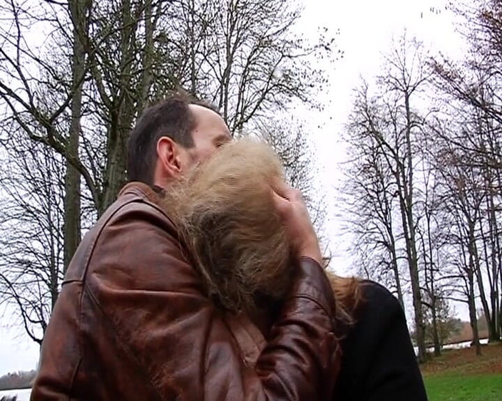 Planete Francaise: Oudere Franse slet opgepikt in het park en in haar...