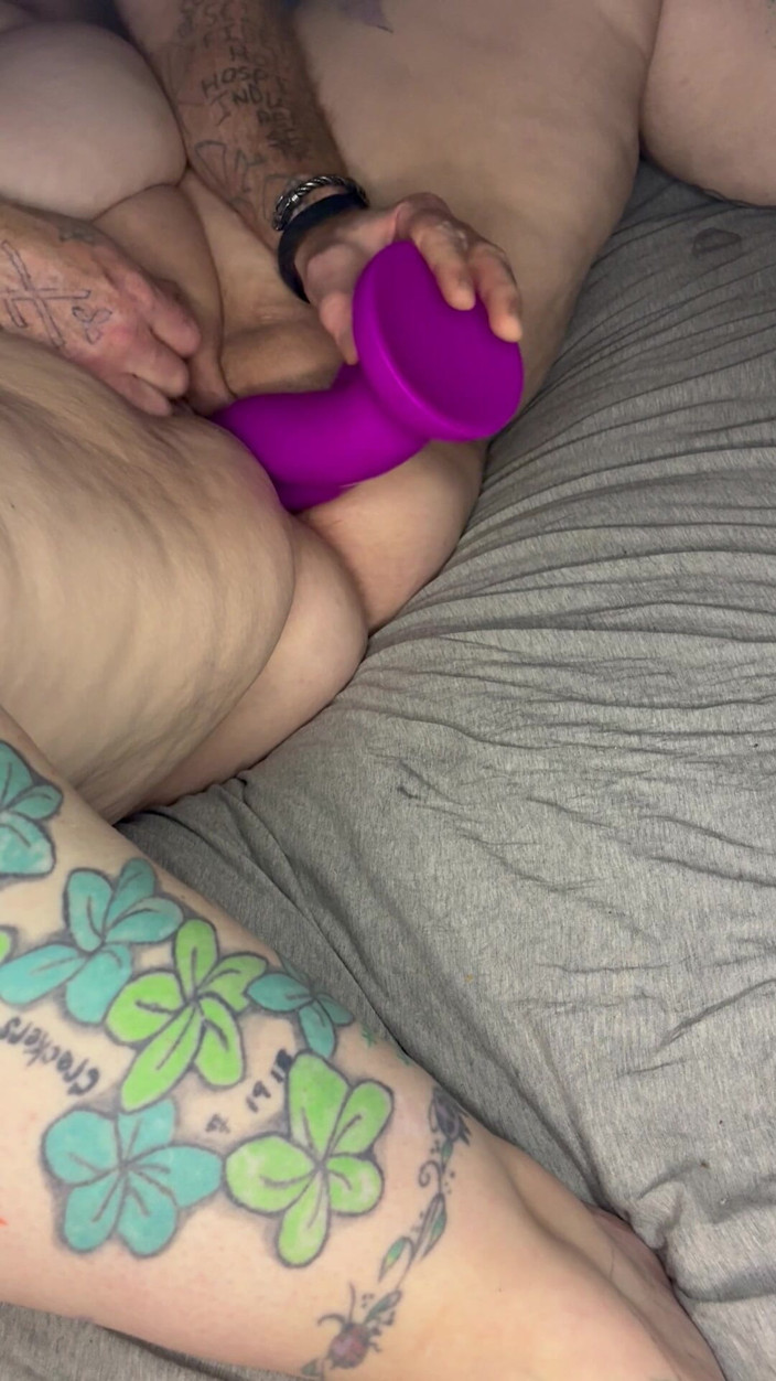 Freja88: Lồn bbw đút cu giả toung