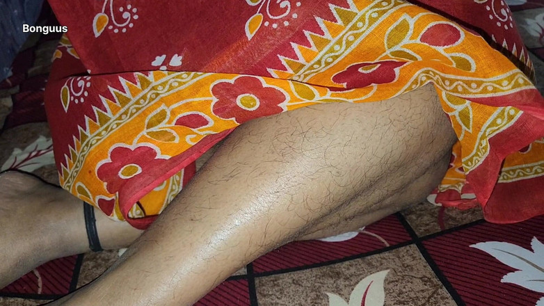 Riya Bonguus: Mătușă Desi Împarte patul umed pizdă cremoasă sex fierbinte