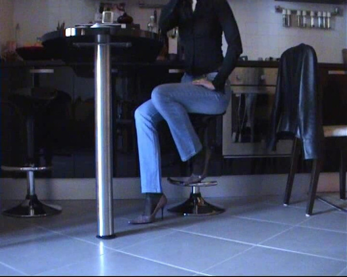 Nyllady: Shoeplay trong quần tất đen và máy bơm màu hồng