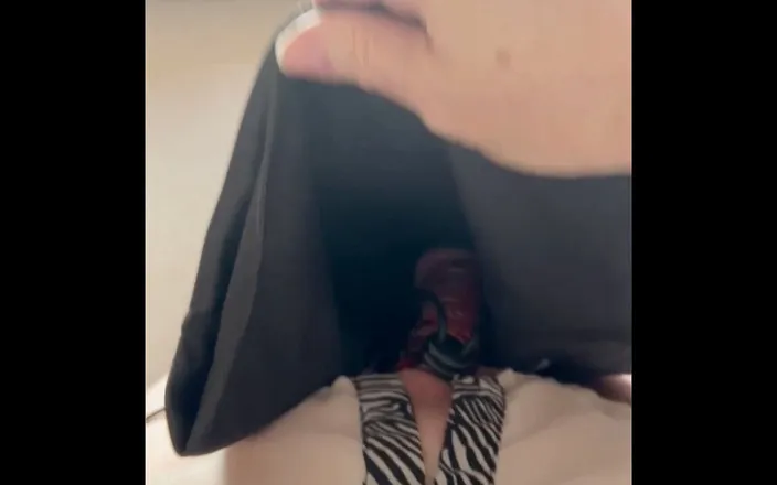 Louise: Estim leggings cum