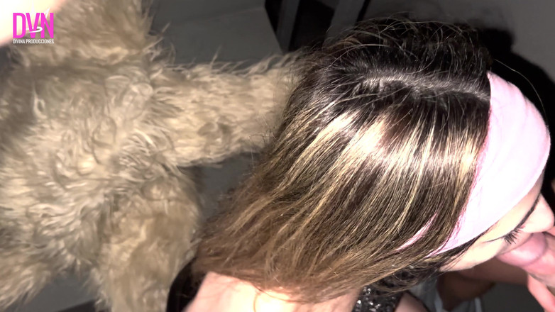 DivinaMaruuu: Argentinský Youtuber Saje Penis Dvou Cizích Lidí Ve Výtahu Během...