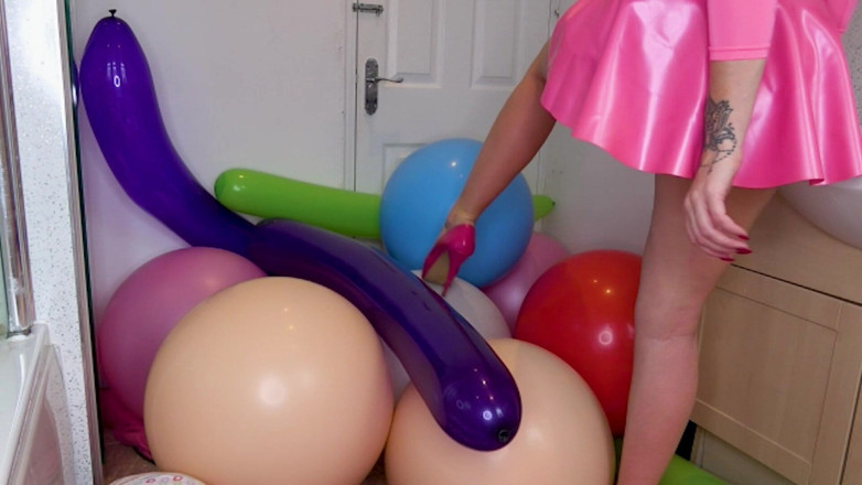 UKCuteGirl Lucy Lauren: Ben patlayana kadar baş döndürücü lateks balon şişirici biniyor