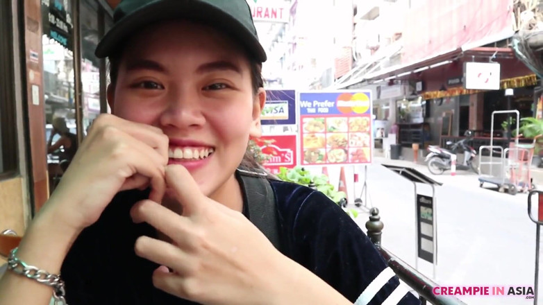 Creampie In Asia: Titty jebanie, a potem oklep