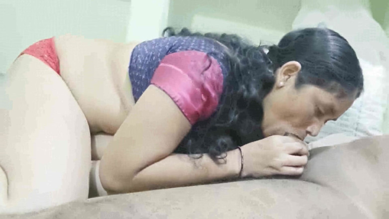 Sexy sindu: Schöne dorffrau lutscht schwanz, blowjob