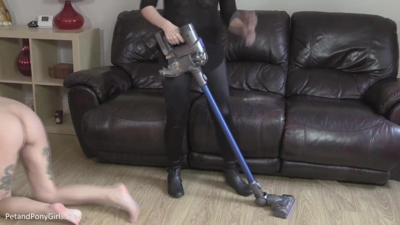 Her Kink UK: Hoovering với một con chó săn