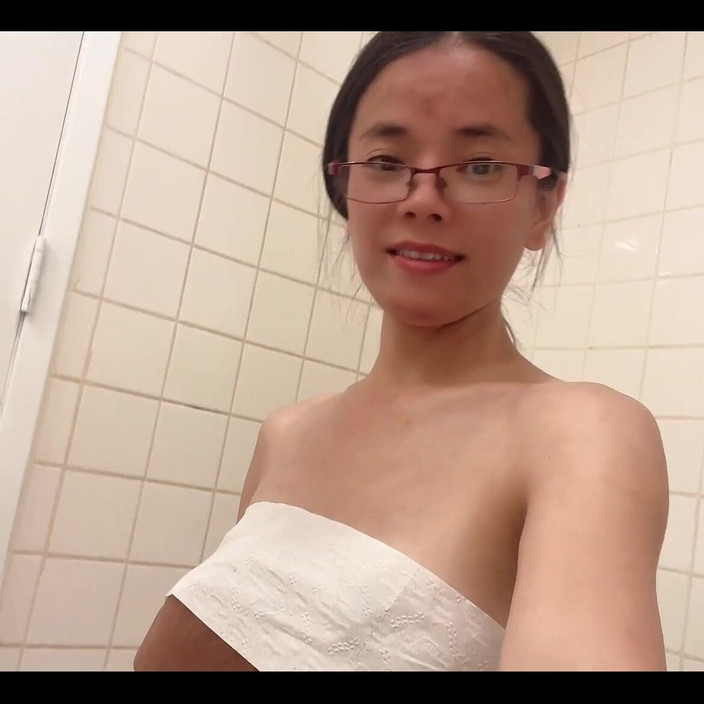 sweethanajapanese: Bạn có muốn xem cơ thể gợi cảm trong phòng...