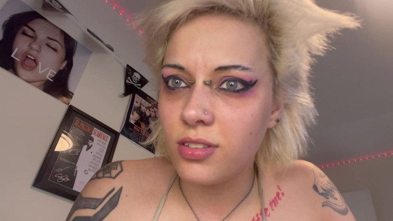 Glitterqueen1999: O surori vitrege se răzbună, trăgându-l pe Uriașa Move