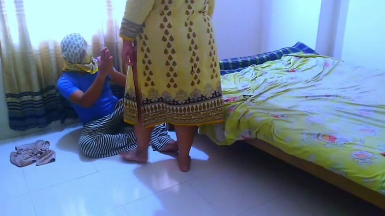 Aria Mia: Arabian Hot Woman Fucked Hindu Maid Guy While He Was...