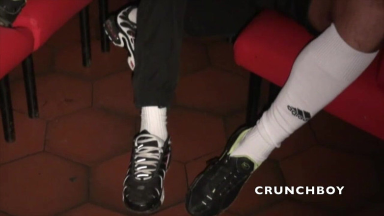 Sneaker gay: Подчинение чешуйчатых кроссовок от арабской топ-доминанты