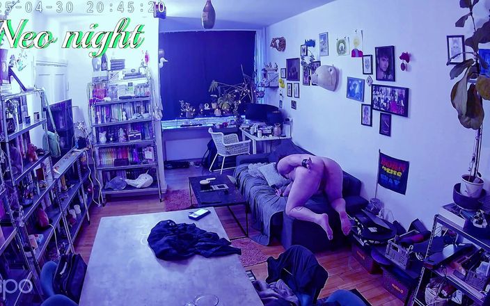 Neo Night Time: Masturbare cu transsexual