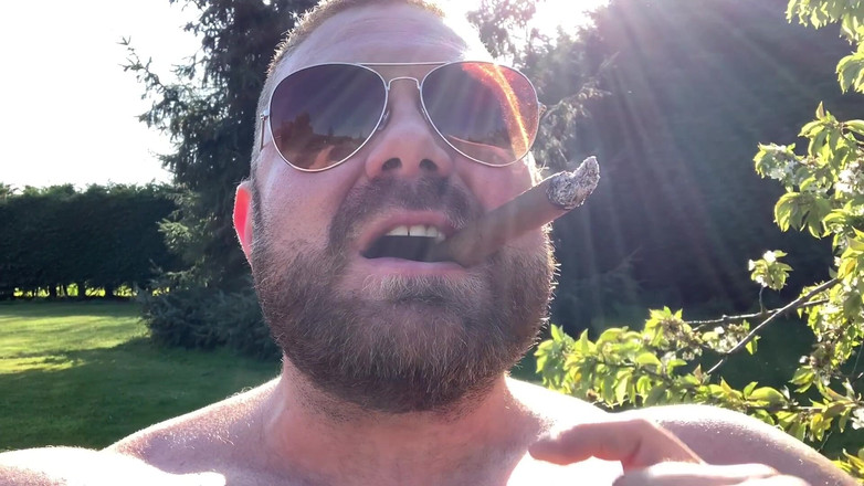 Jack stacked: Kouření mého doutníku venku v letním žáru