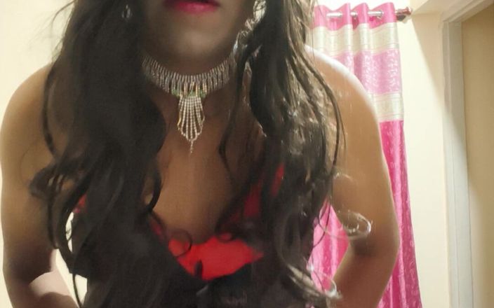 Nisha_Priya: Nisha Priya Sissy pokazuje swojego seksownego dużego kutasa z jej...