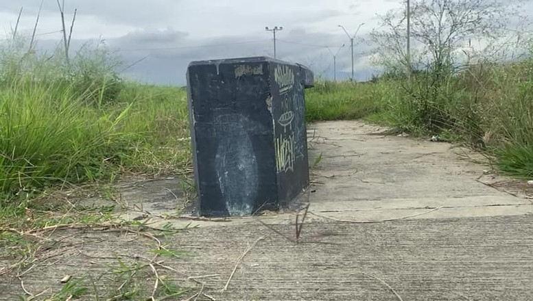 Mr Feet Colombia: マッチョはオフィスを出て靴を履き替え、フットボットをプレイしに行く