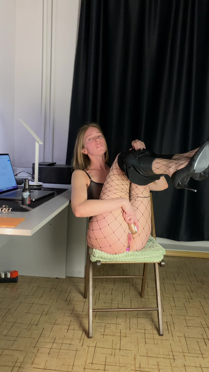 Vanilla studio: Custom Office in High Heels