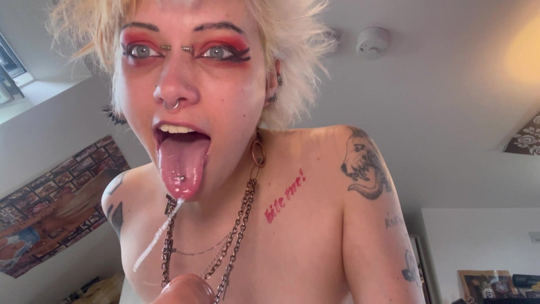 Glitterqueen1999: Feticcio del rossetto nero - la ragazza gotica fa del suo...