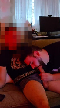 Un ragazzo straniero etero si è incontrato su un'app di incontri, mi prova e mi succhia questa volta
