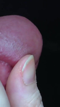 Penetración de mirilla con la lengua durante una mamada