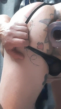 Tunnel Buttplug Stretching