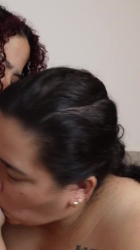 Vanessa sıkı bir amcığı sikişin nasıl bir şey olduğunu bilmek istiyor