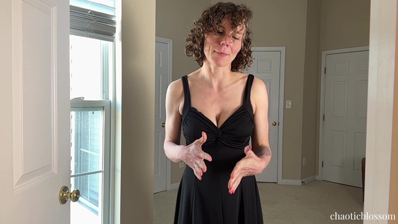 Chaoticblossom: Cadela milf se veste para ceo Sph Cuck provoca negação...