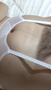 내 털이 무성한 보지를 봐, 키스하고 섹스하고 싶어, 배다른 아들 자위를 보고 새엄마 신음