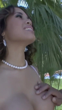 Renae Cruz Se Fait Baiser Durement Par Une Énorme Bite Noire