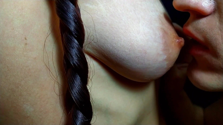 Nipple Stock: 보짓물 가득한 젖꼭지 빨기