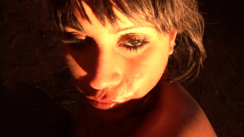 Fresh pussy 18+ LTG: Brunetka Angie Mojadp s přírodními kozami masturbuje sama s velkými...