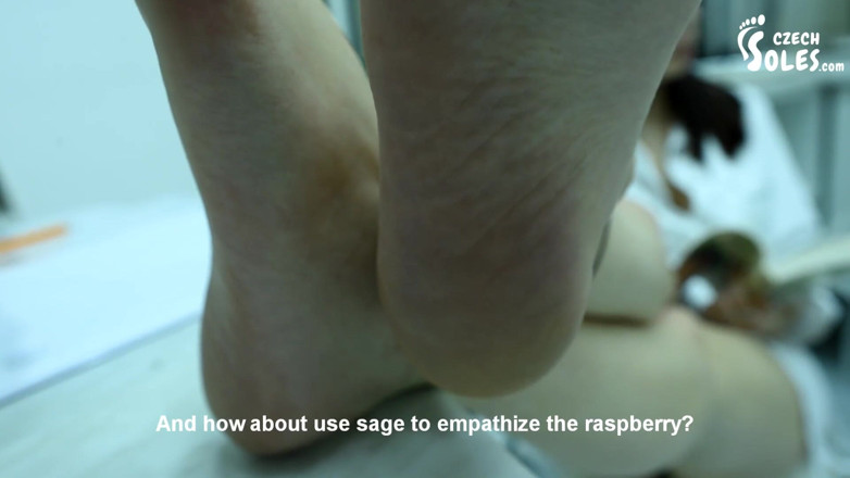 Czech Soles - foot fetish content: Penyelidikan makmal serum anti-bau untuk kakinya yang benar-benar busuk