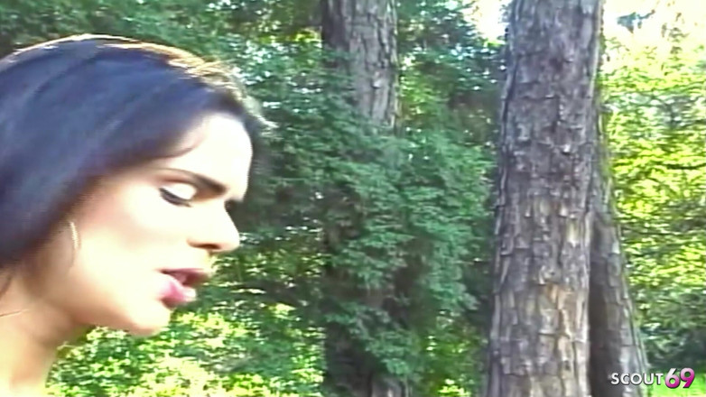 Shemale TS Collection: Cowok ini pertama kali di-anal sama waria yang lagi sange...