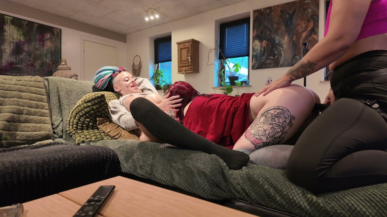 EdgesOfReality: Follando En La Sala De Estar...