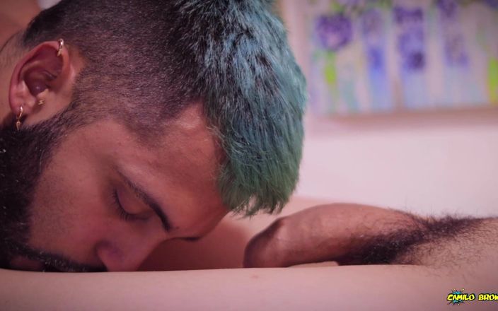 Camilo Brown: Footjob camilo brown fickt alex füße und bedeckt sie mit...