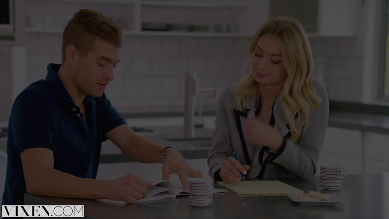 Vixen: VIXEN 두 명의 핫한 대학 십대가 성적 대물에 따먹어