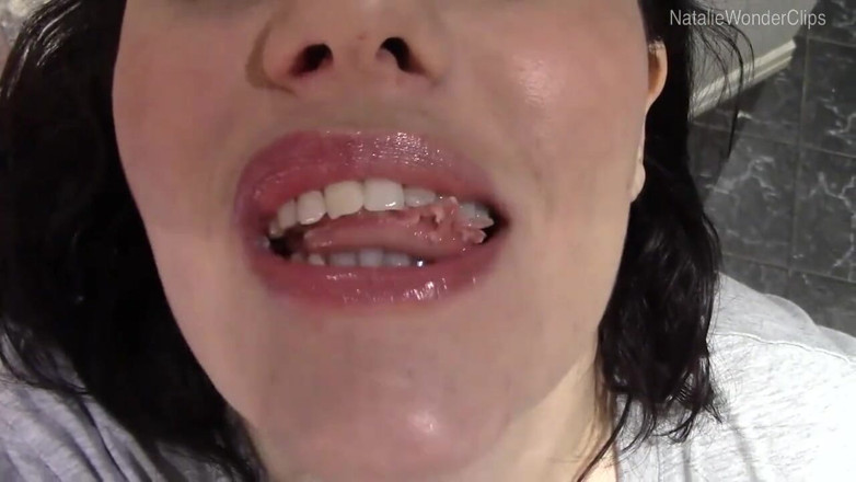 Natalie Wonder: Divorare salami non curati e salmone affumicato crudo con i...